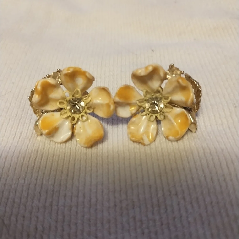 Vintage Lisner signed brooch and earrings